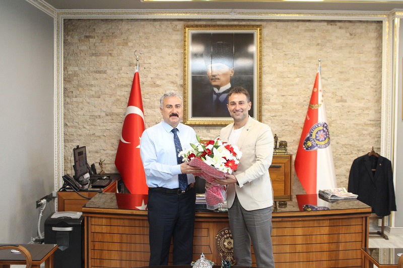 Türdan Makine Sahibi Sn.Mustafa Kemal KORKANKORKMAZ, İl Emniyet Müdürümüz Sn.Fahri AKTAŞ’ı Makamında Ziyaret Etti