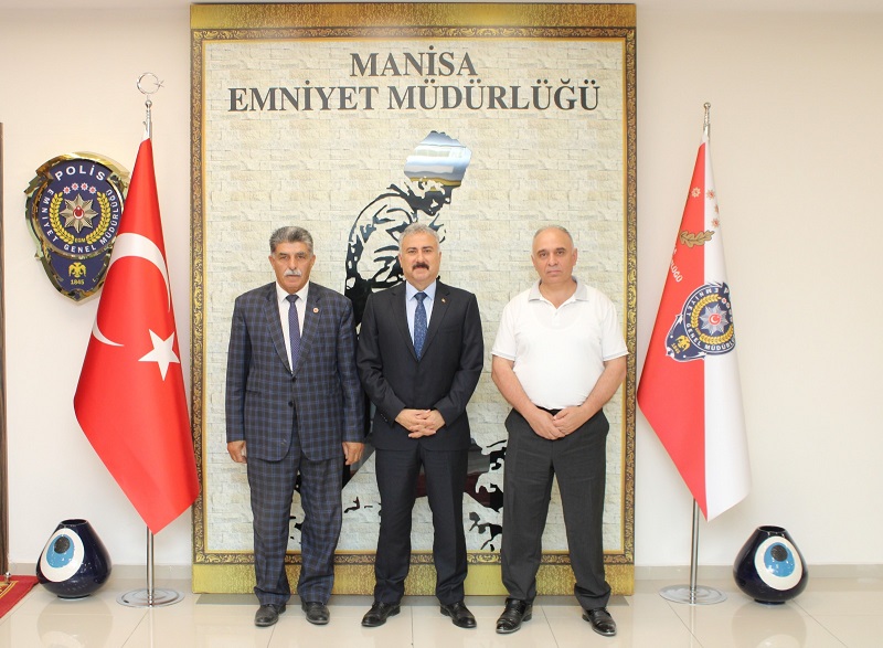 Cumhuriyet Mahallesi Muhtarı Sn.Eşref YILMAZ ve Azası Sn.Zafer ARIK, İl Emniyet Müdürümüz Sn.Fahri AKTAŞ’ı Makamında Ziyaret Etti