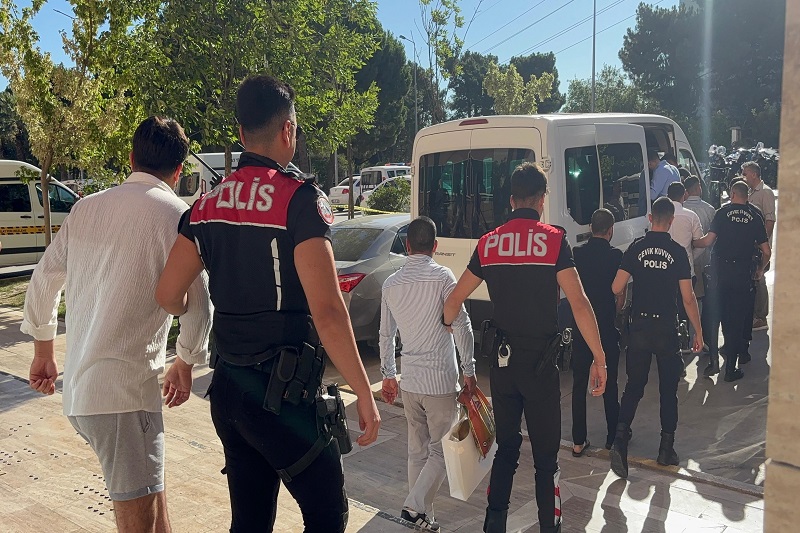 Şehzadeler İlçesi Peker Mahallesinde Meydana Gelen Silahlı Kavga Olayına Karışan 12 Şüpheli Şahsın 4'ü Tutuklandı